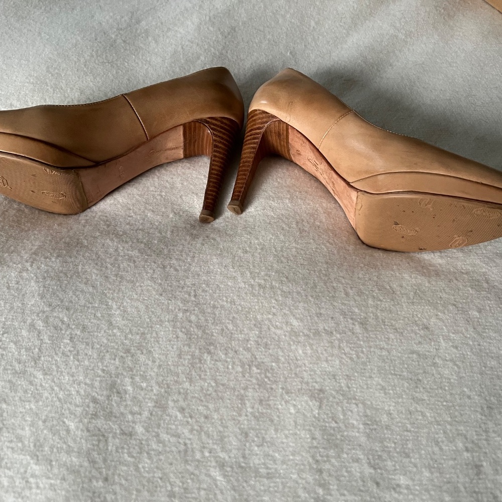 Cole Haan Chelsea Pumps Sandstone Size 6 - Picture 2 of 15